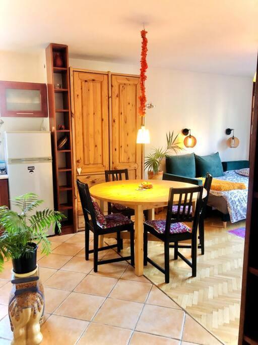 Feel Like Home In Varsavia Esterno foto